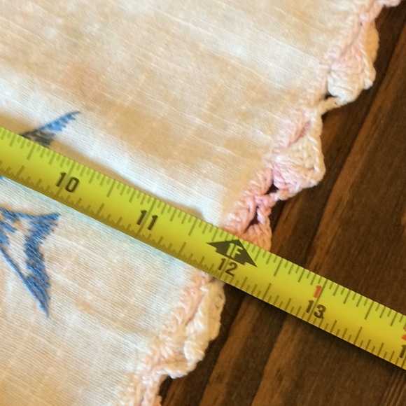 FINAL SALE PRICE 3 Pc Vintage Embroidered & Satiny Linens - Picture 7 of 11